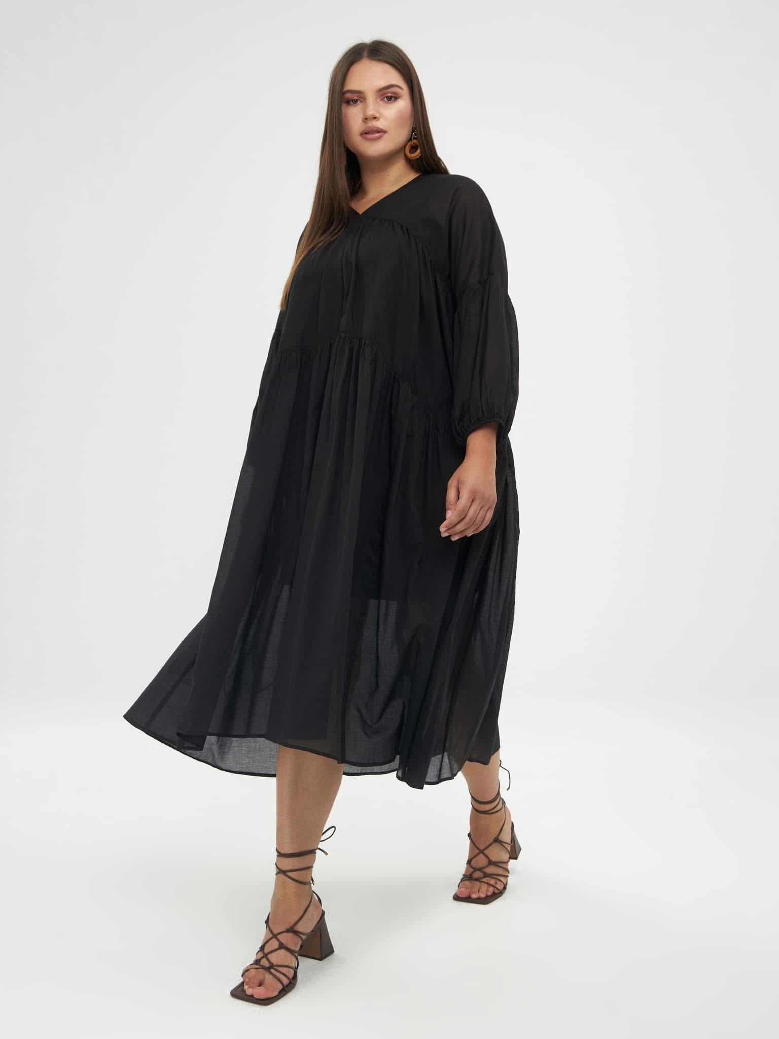 Robe longue noire fluide grande taille Mat Fashion – coupe ample et manches bouffantes