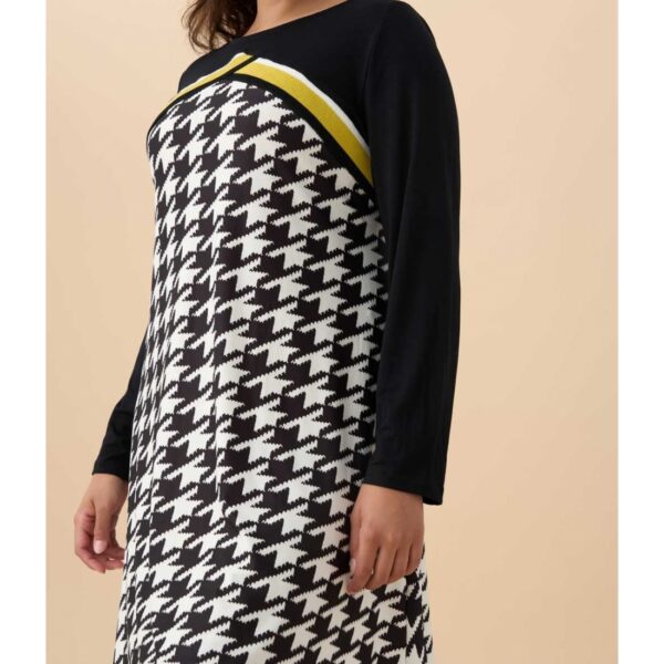 Robe évasée noire pied-de-poule – manches longues – liseré vert – grande taille AN VITO