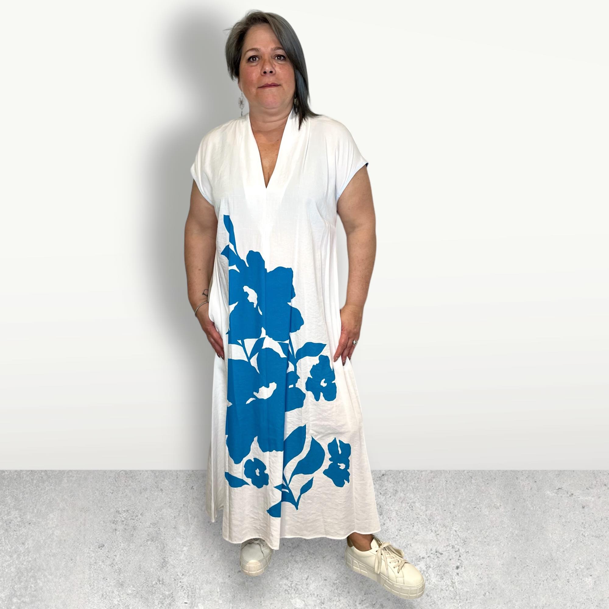 Robe longue blanche à fleurs turquoise grande taille Mat Fashion – coupe ample et col V - TAILLE S soit 46 – Image 3