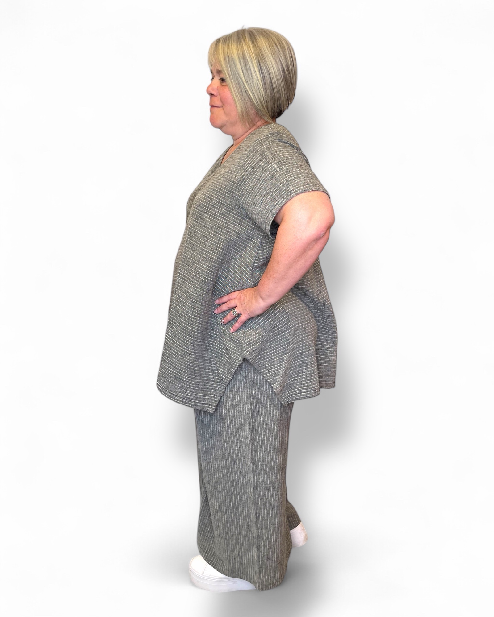 Ensemble tunique et pantalon gris rayé grande taille G'Ozé – coupe oversize et style naturel – Image 5
